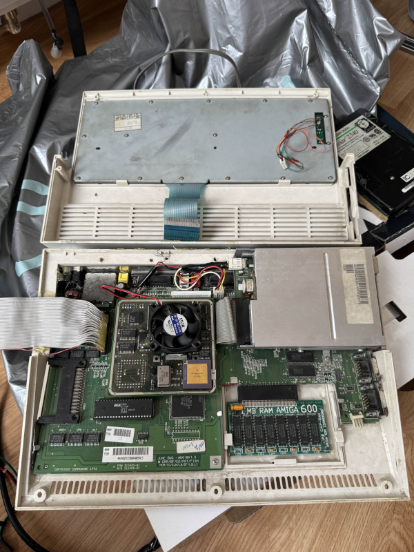 Amiga 600 inside